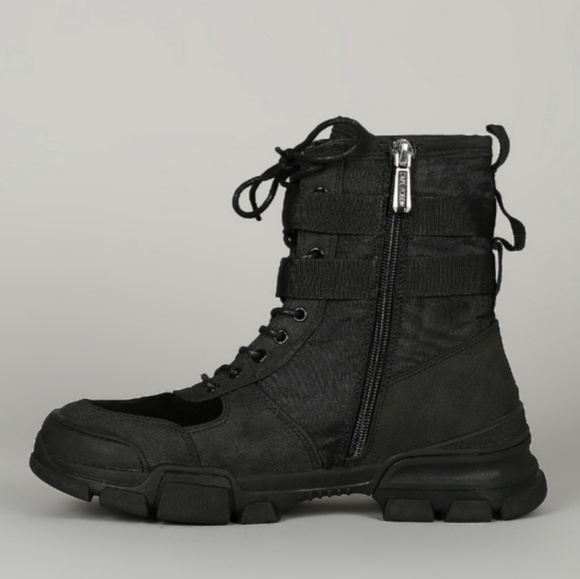 Last size 7 đź–¤Buckled Lace-Up Lug Flatform Boot - Picture 6 of 7